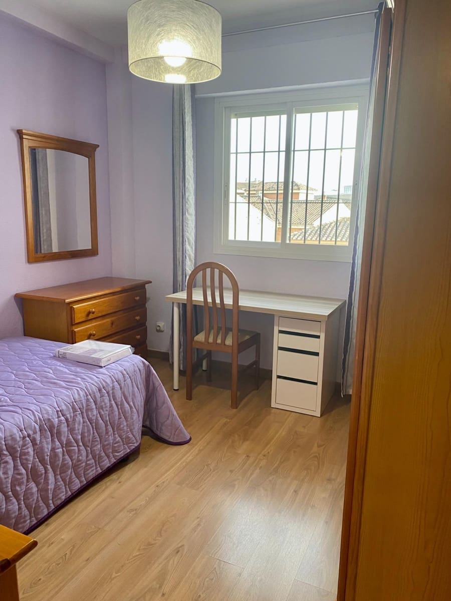 3 sovrum Takvåning att hyra i Granada stad - 850 € (Ref: 9217685)