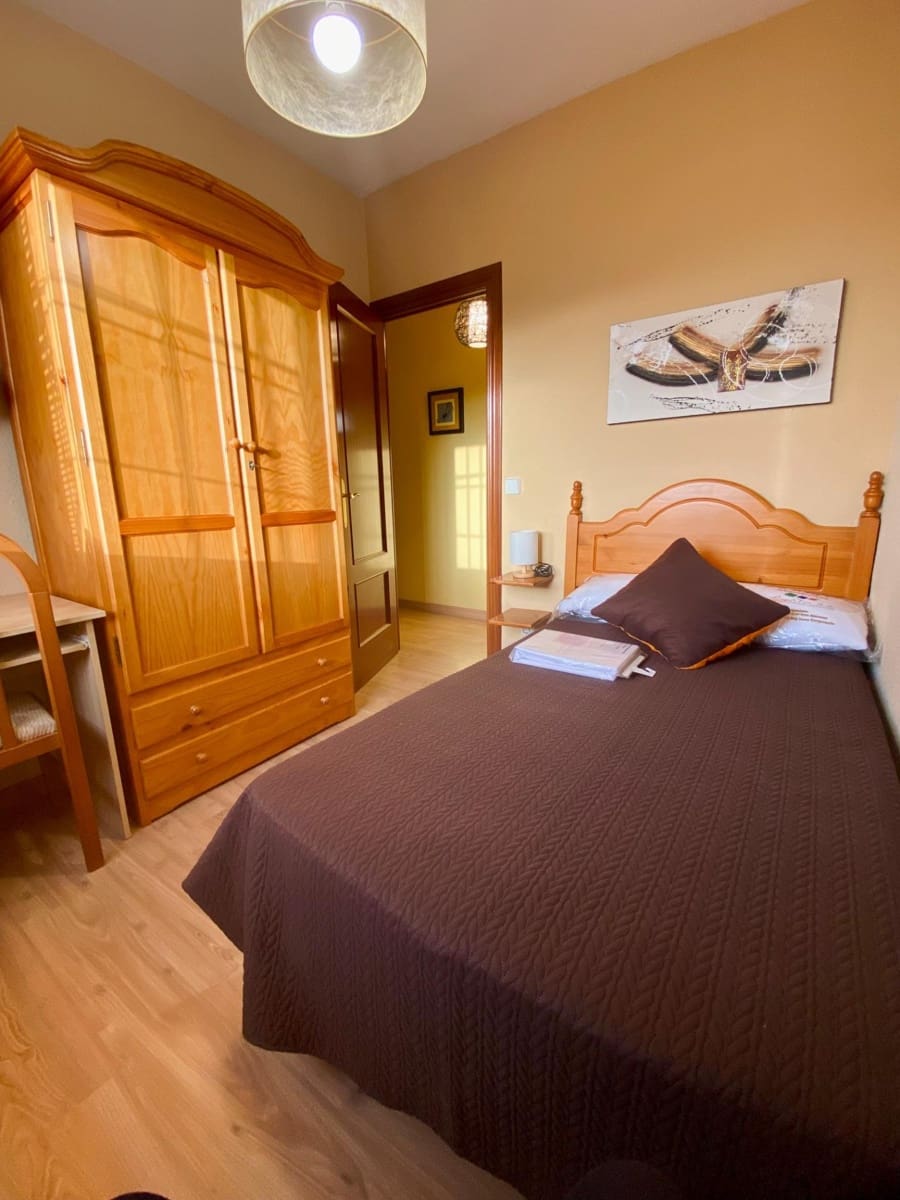 3 sovrum Takvåning att hyra i Granada stad - 850 € (Ref: 9217685)