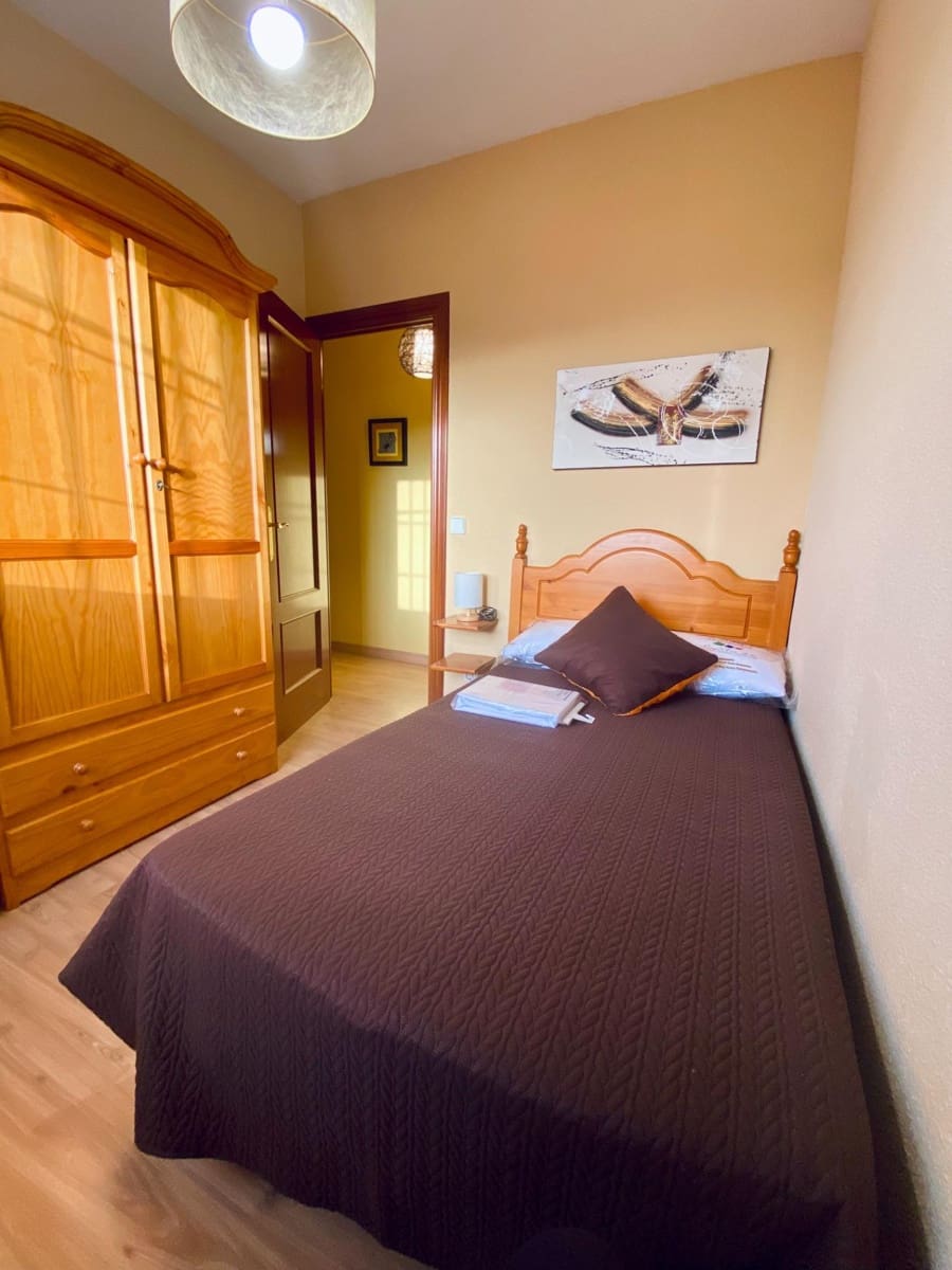 3 sovrum Takvåning att hyra i Granada stad - 850 € (Ref: 9217685)