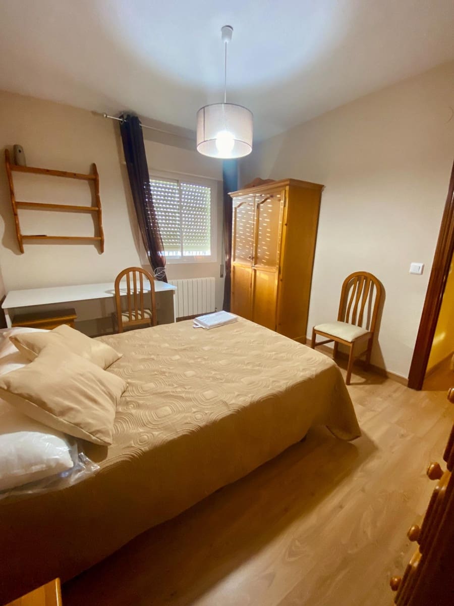 3 sovrum Takvåning att hyra i Granada stad - 850 € (Ref: 9217685)