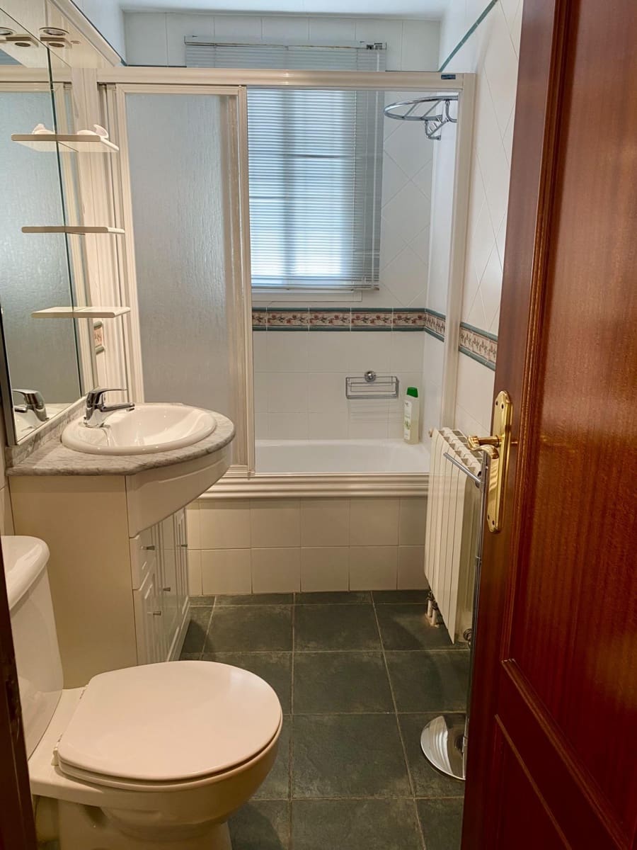 3 sovrum Takvåning att hyra i Granada stad - 850 € (Ref: 9217685)