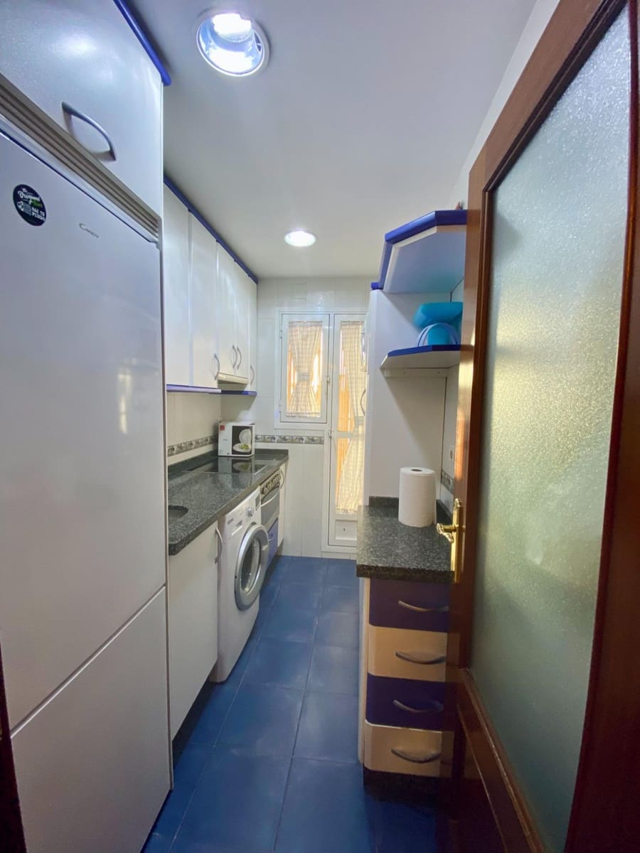 3 sovrum Takvåning att hyra i Granada stad - 850 € (Ref: 9217685)