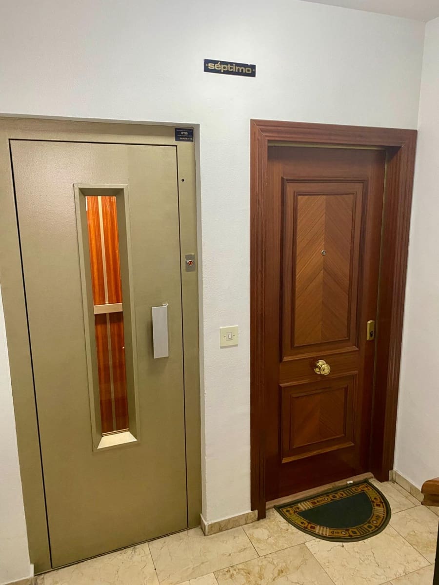 3 sovrum Takvåning att hyra i Granada stad - 850 € (Ref: 9217685)