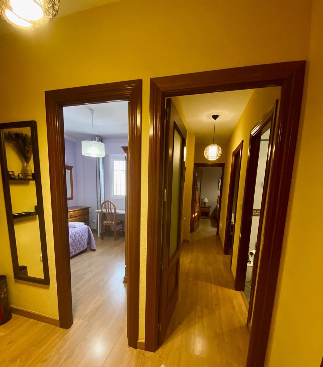 3 sovrum Takvåning att hyra i Granada stad - 850 € (Ref: 9217685)