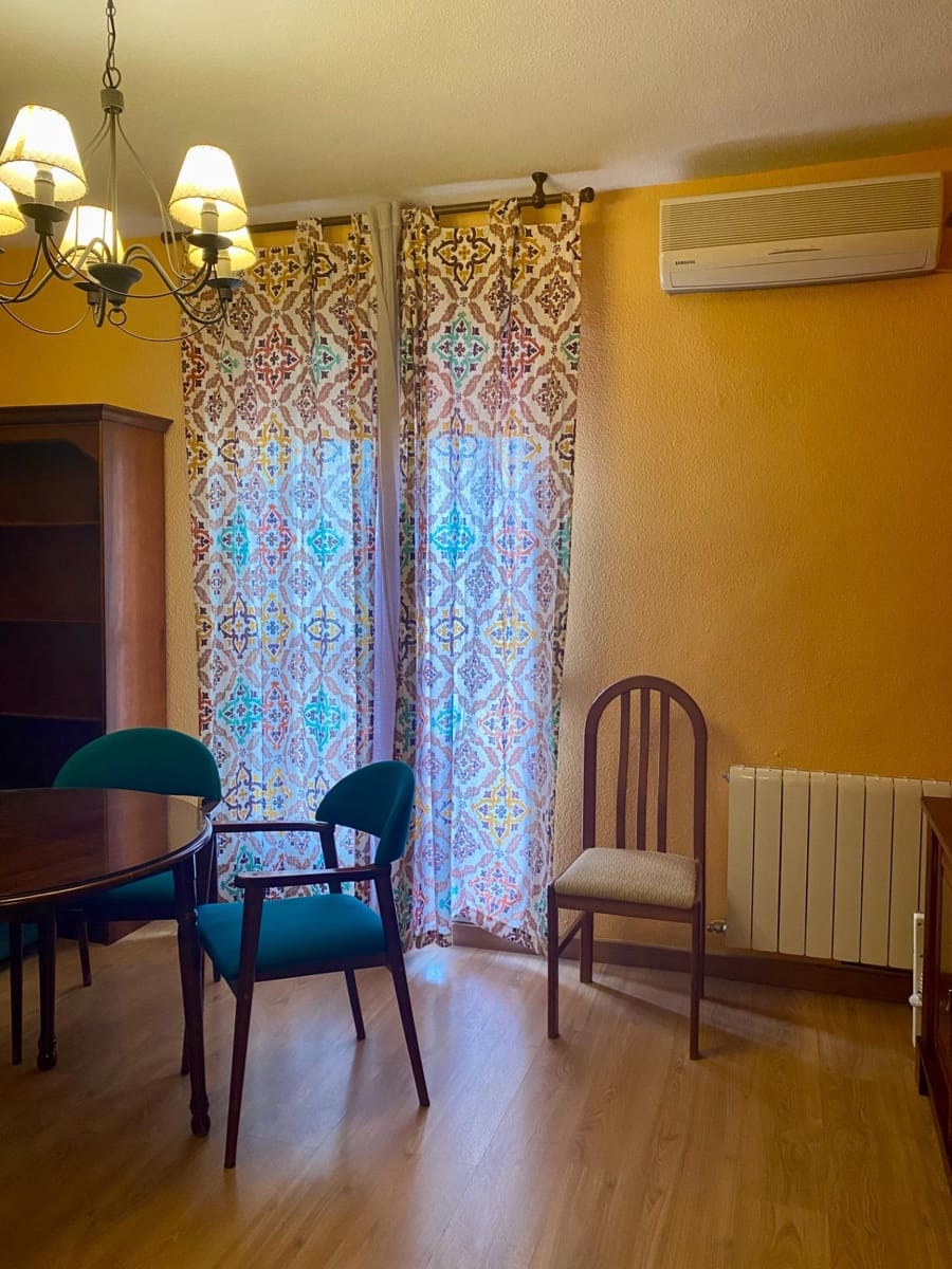 3 sovrum Takvåning att hyra i Granada stad - 850 € (Ref: 9217685)