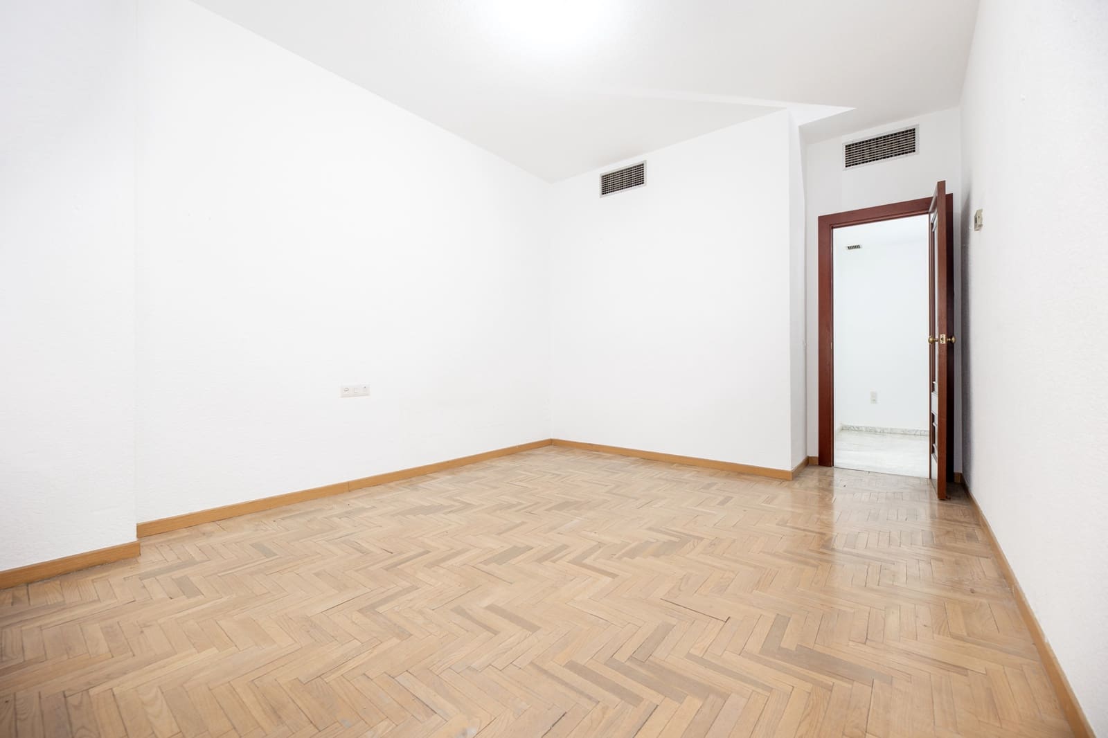 4 soveværelse Lejlighed til salg i Granada by med swimmingpool - € 495.000 (Ref: 9217686)