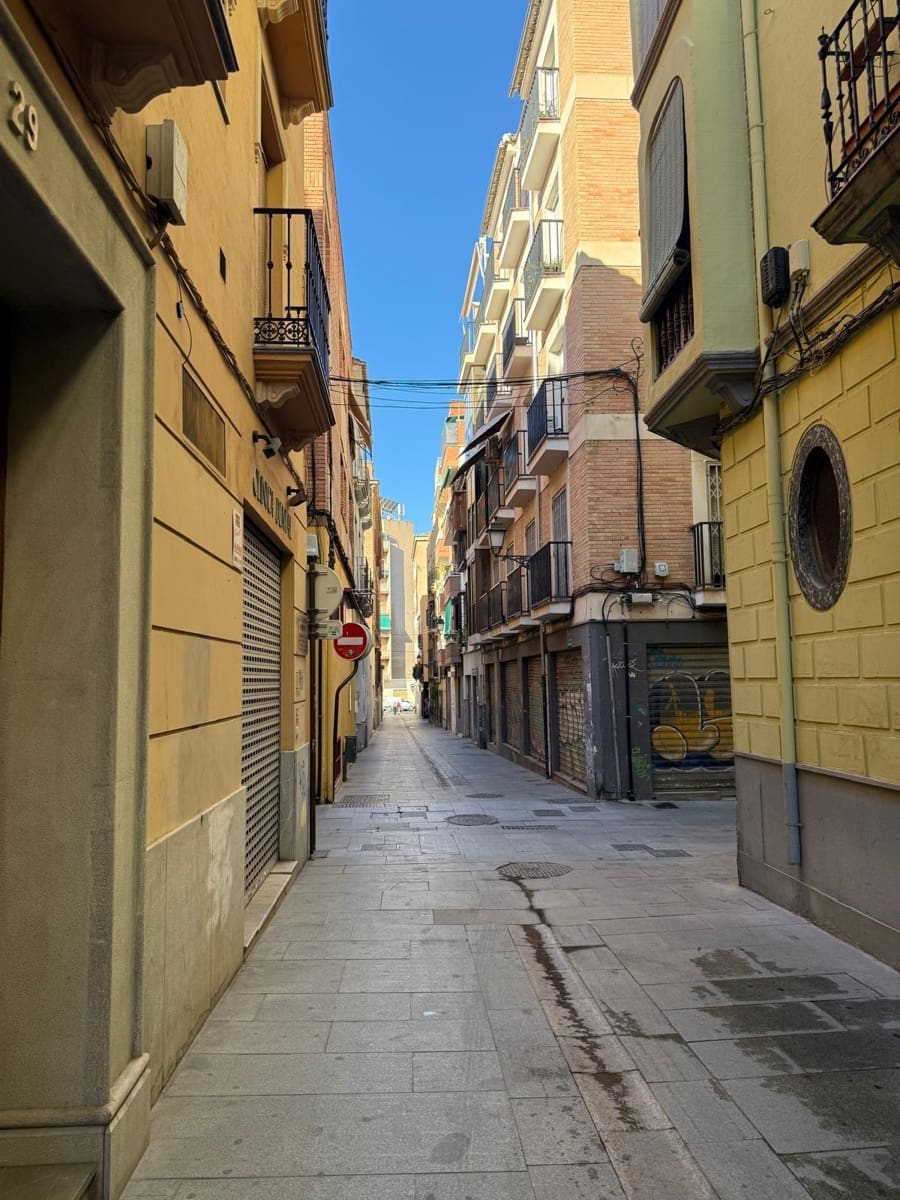 Kommersiell att hyra i Granada stad - 700 € (Ref: 9220183)