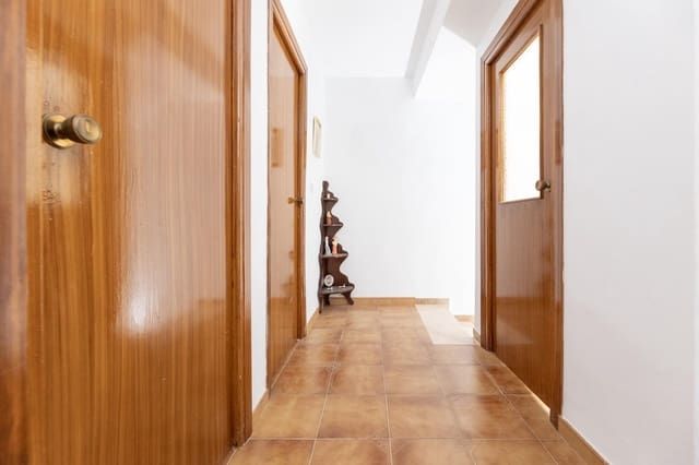 6 soveværelse Finca/Landehus til salg i Colomera med garage - € 129.000 (Ref: 9226934)