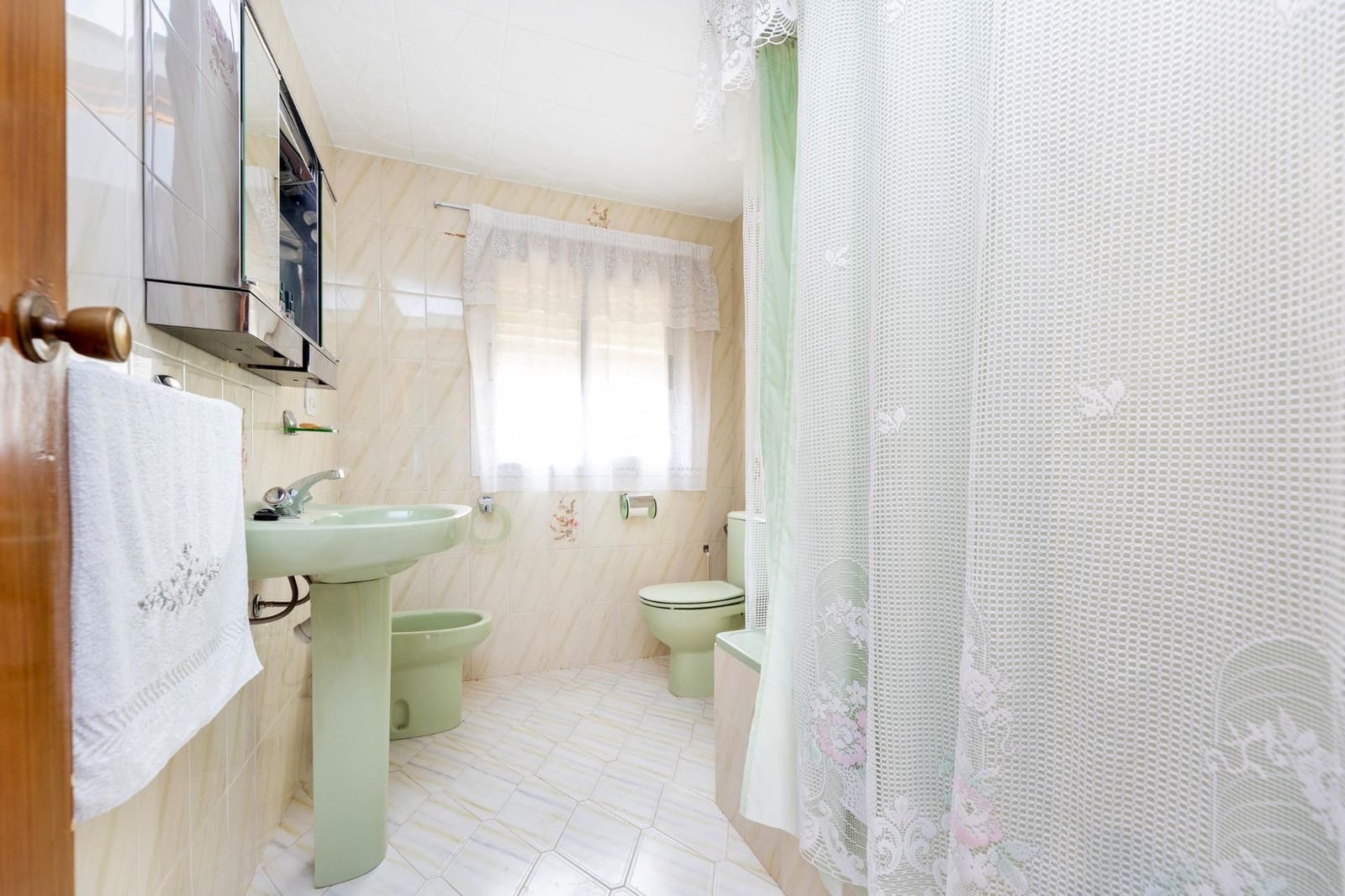 6 soveværelse Finca/Landehus til salg i Colomera med garage - € 129.000 (Ref: 9226934)