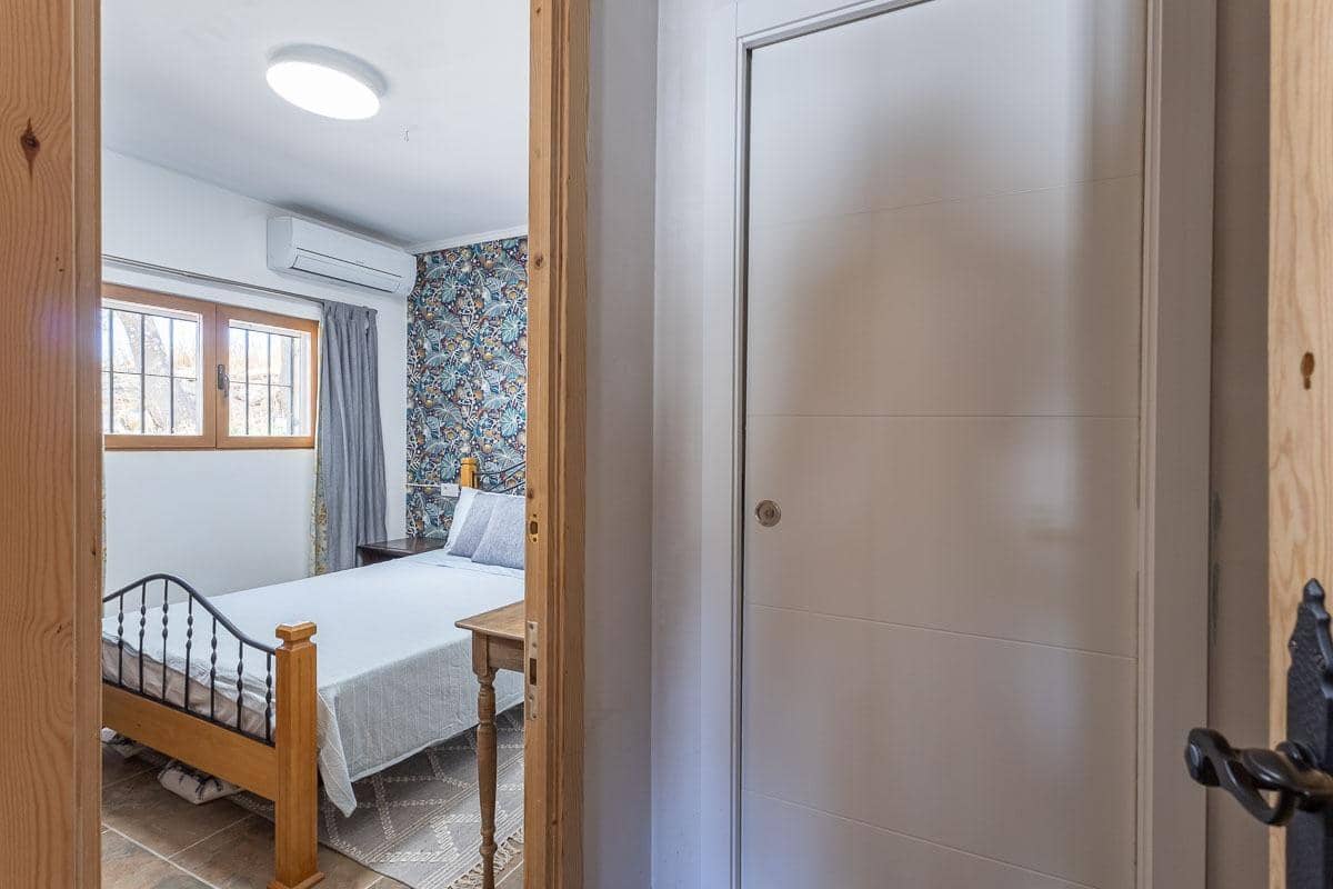 4 soveværelse Villa til salg i Loja med swimmingpool - € 268.000 (Ref: 9226937)