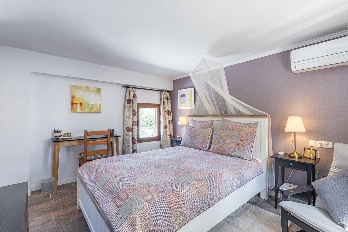 4 soveværelse Villa til salg i Loja med swimmingpool - € 268.000 (Ref: 9226937)