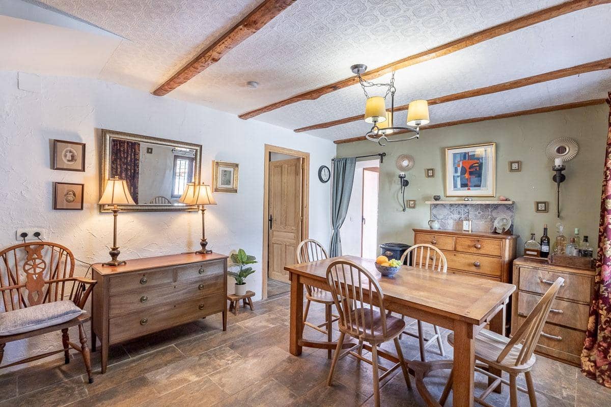 4 soveværelse Villa til salg i Loja med swimmingpool - € 268.000 (Ref: 9226937)