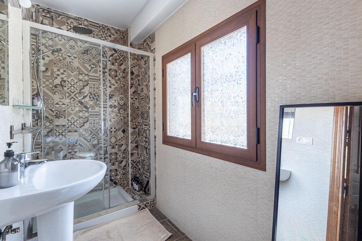 4 soveværelse Villa til salg i Loja med swimmingpool - € 268.000 (Ref: 9226937)