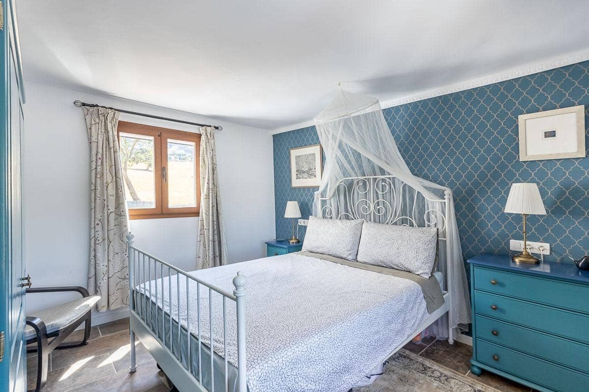 4 soveværelse Villa til salg i Loja med swimmingpool - € 268.000 (Ref: 9226937)