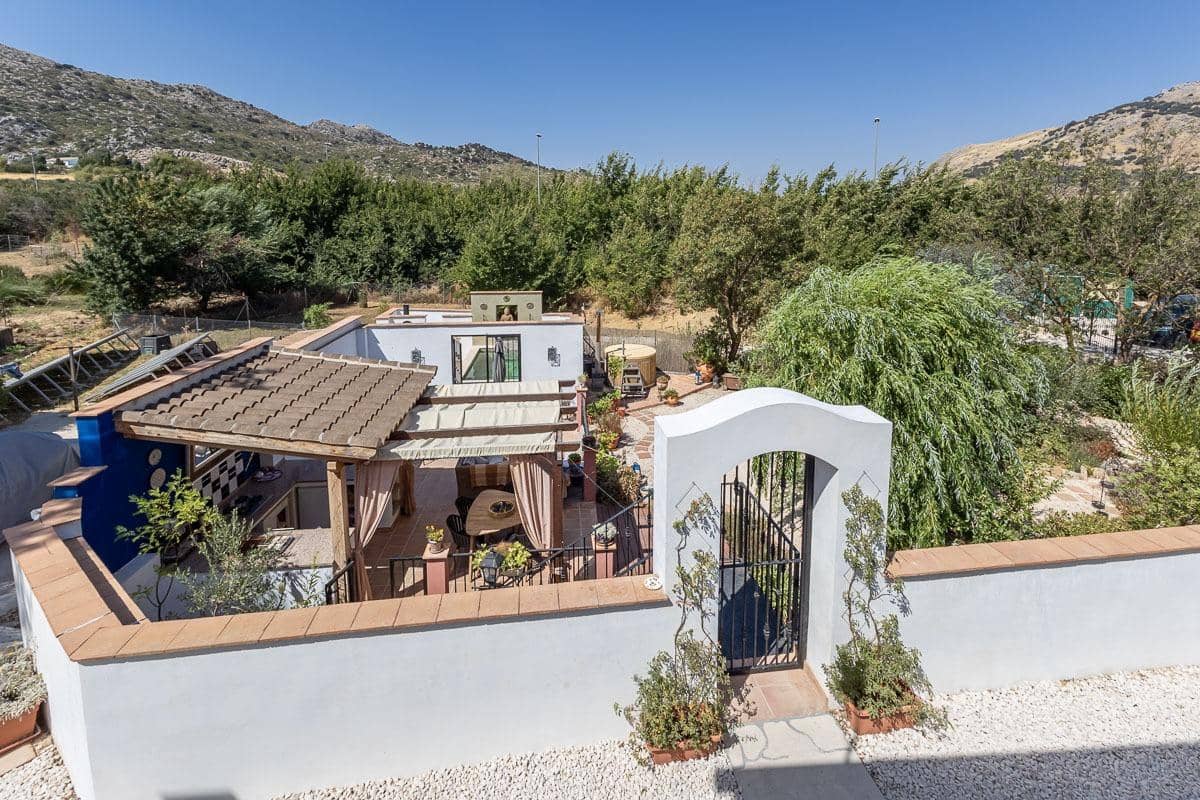 4 soveværelse Villa til salg i Loja med swimmingpool - € 268.000 (Ref: 9226937)