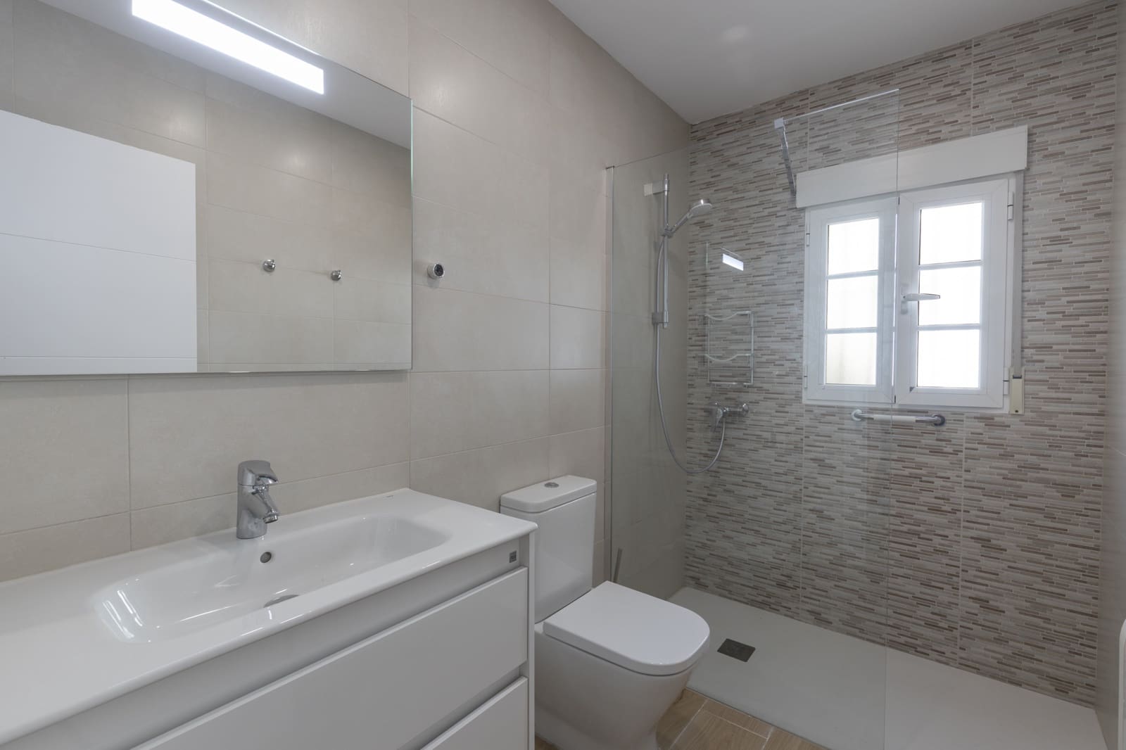 2 slaapkamer Rijtjeshuis te koop in La Zubia - € 160.000 (Ref: 9236790)