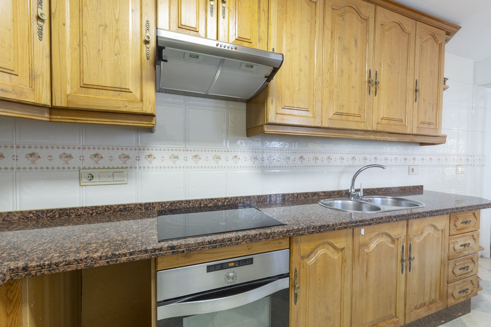 2 slaapkamer Rijtjeshuis te koop in La Zubia - € 160.000 (Ref: 9236790)