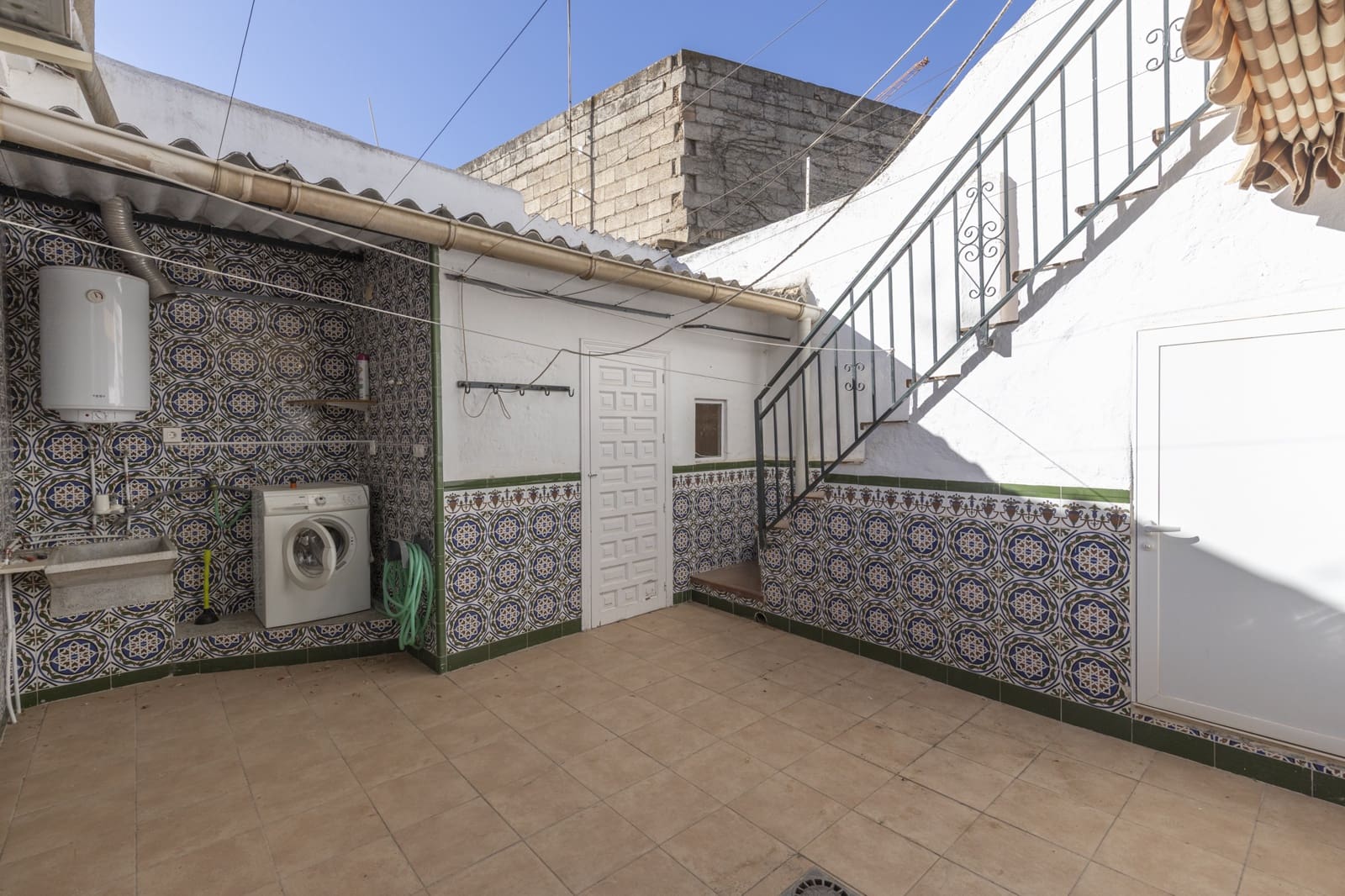 2 slaapkamer Rijtjeshuis te koop in La Zubia - € 160.000 (Ref: 9236790)