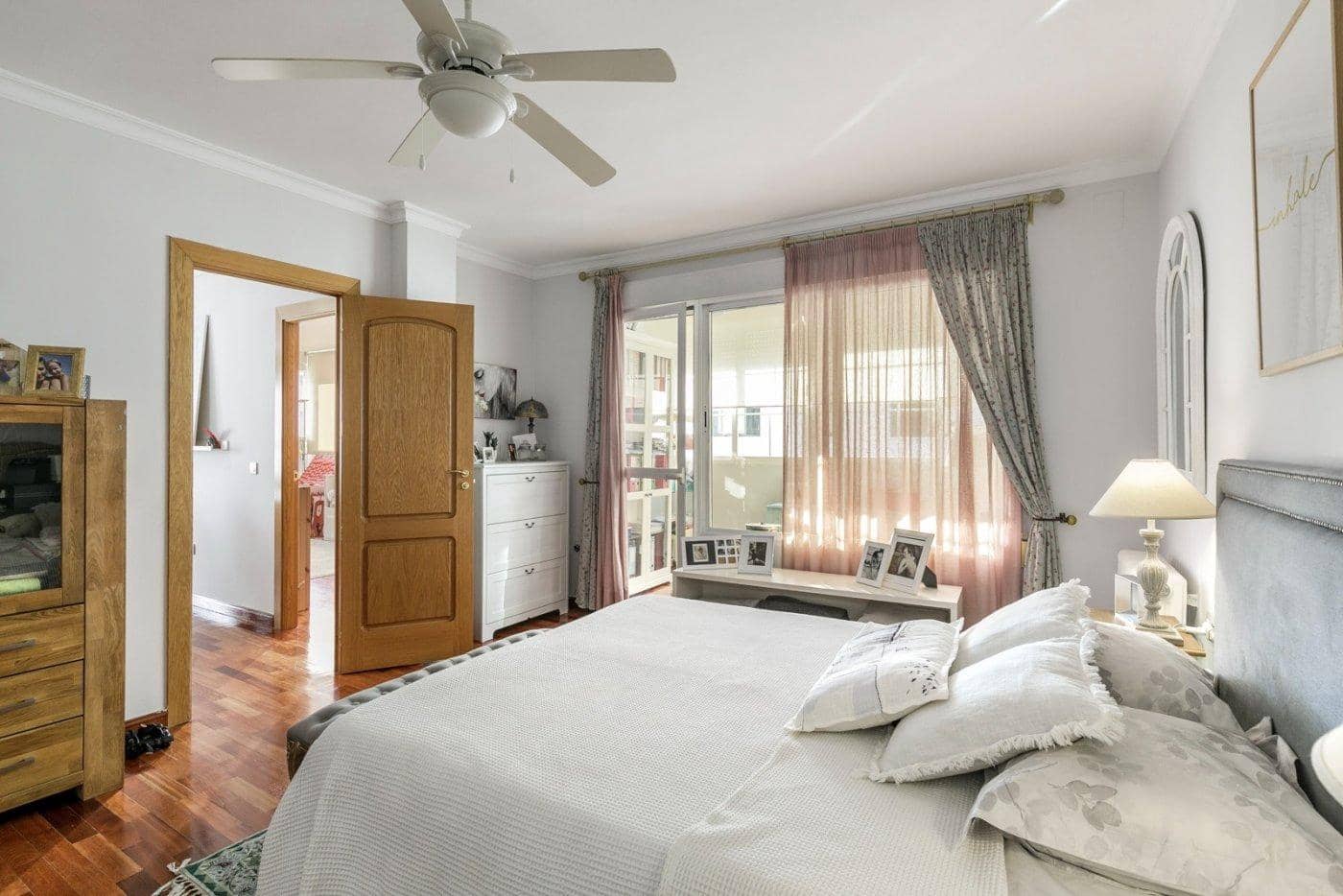 4 soveværelse Lejlighed til salg i Granada by med garage - € 560.000 (Ref: 9236791)