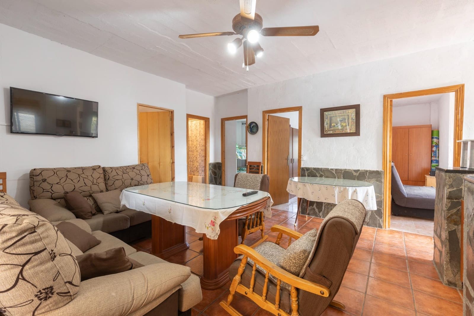 4 soveværelse Finca/Landehus til salg i Cogollos Vega med swimmingpool - € 199.000 (Ref: 9236792)