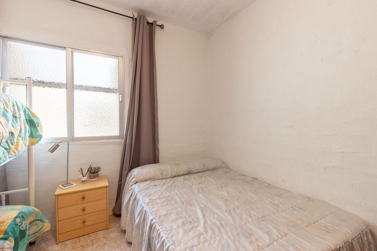 4 soveværelse Finca/Landehus til salg i Cogollos Vega med swimmingpool - € 199.000 (Ref: 9236792)