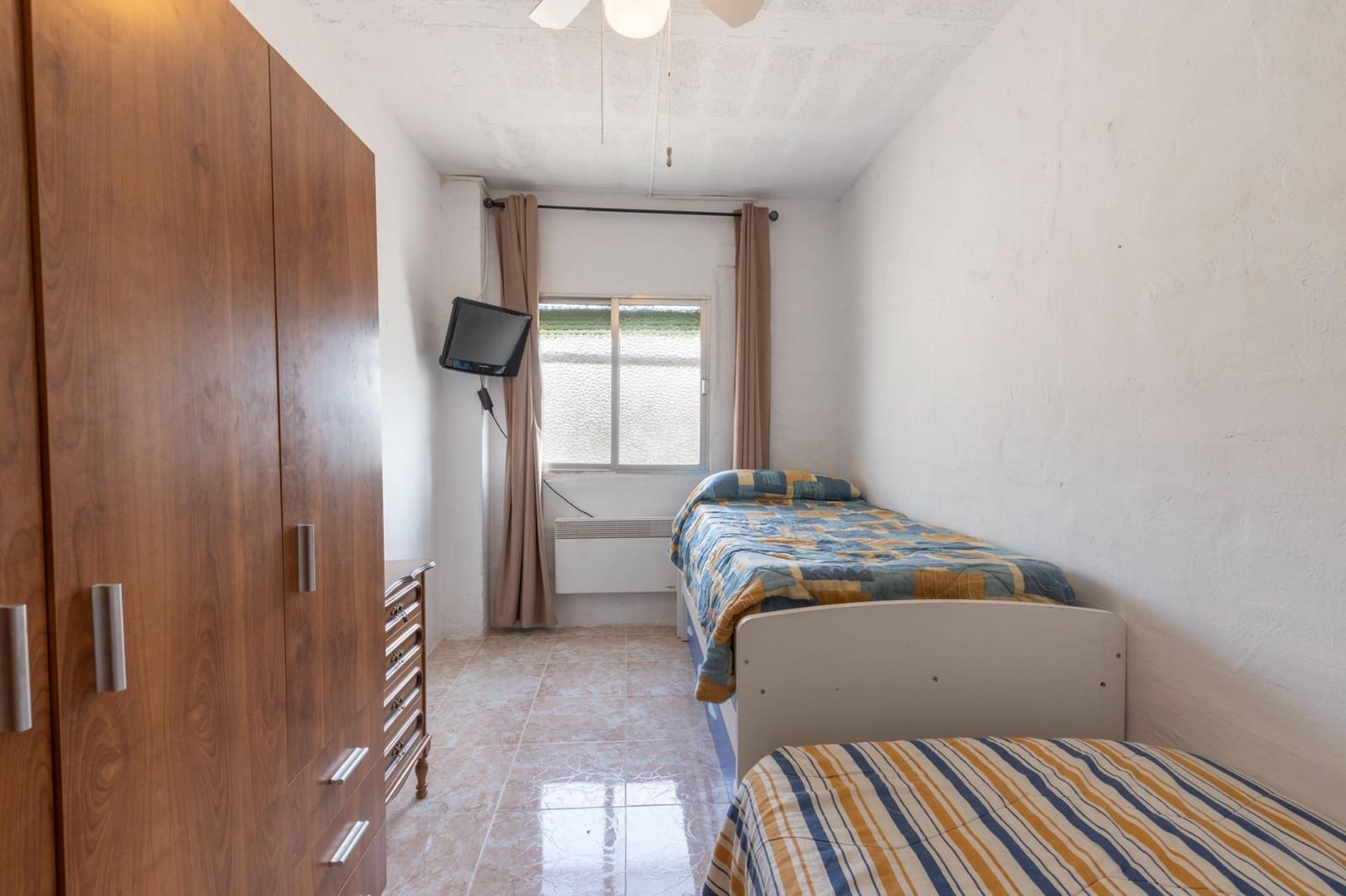 4 soveværelse Finca/Landehus til salg i Cogollos Vega med swimmingpool - € 199.000 (Ref: 9236792)