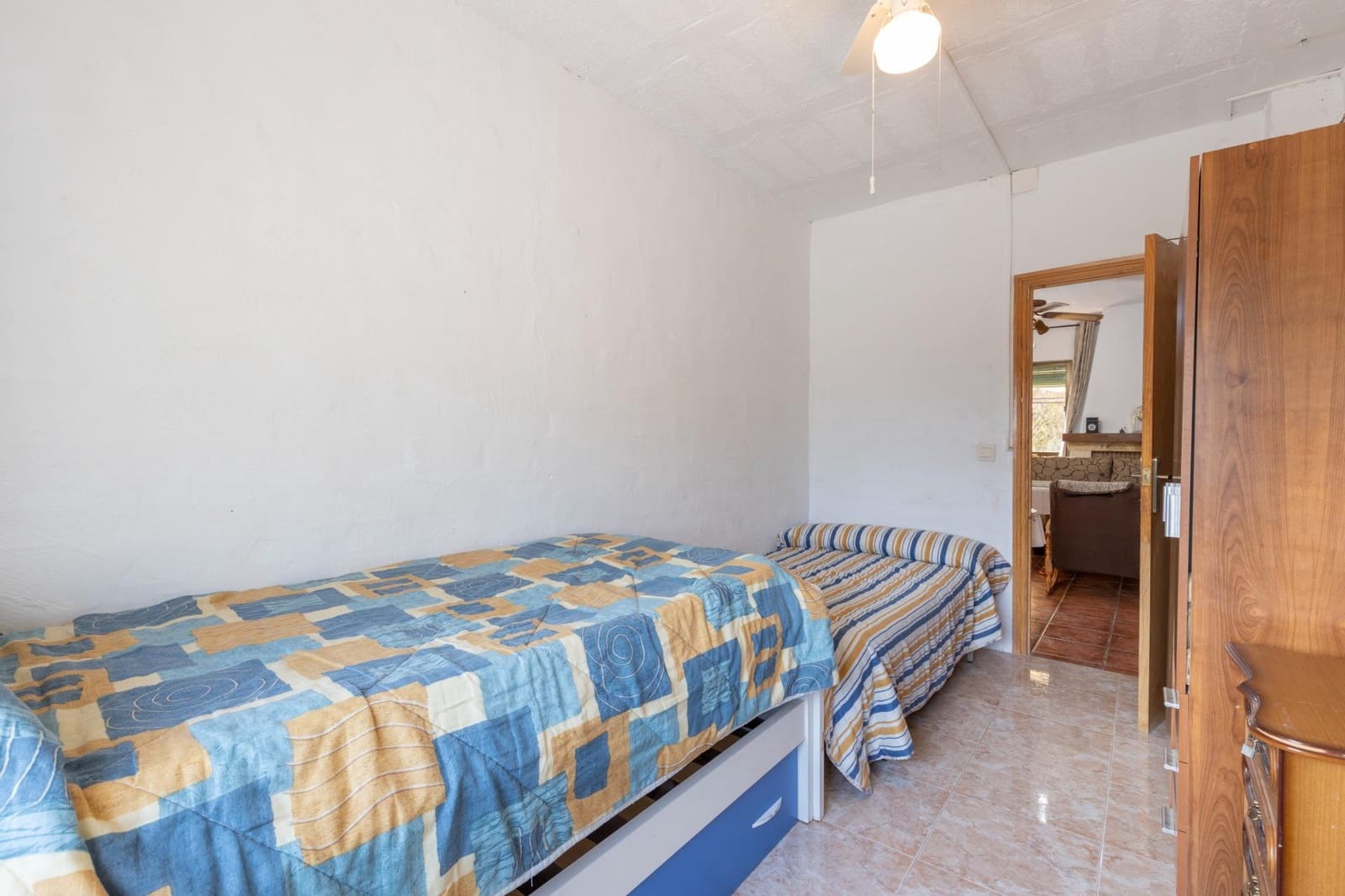 4 soveværelse Finca/Landehus til salg i Cogollos Vega med swimmingpool - € 199.000 (Ref: 9236792)