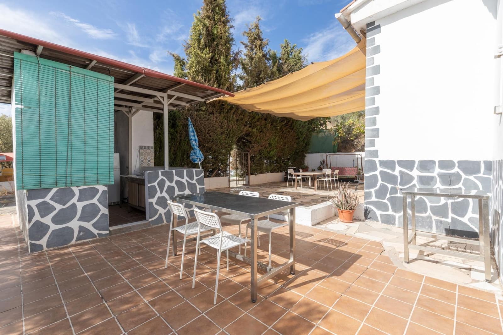 4 soveværelse Finca/Landehus til salg i Cogollos Vega med swimmingpool - € 199.000 (Ref: 9236792)