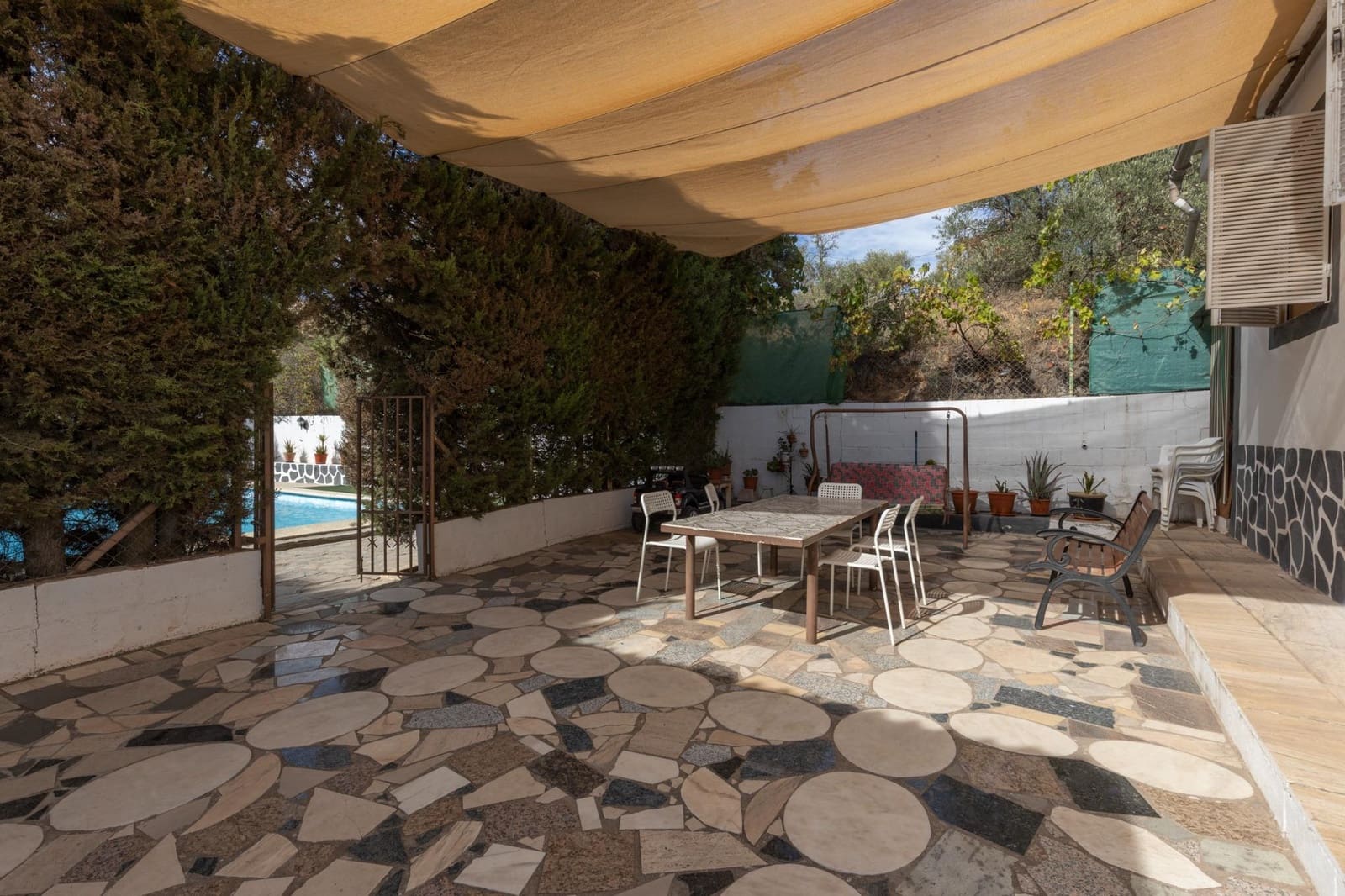 4 soveværelse Finca/Landehus til salg i Cogollos Vega med swimmingpool - € 199.000 (Ref: 9236792)