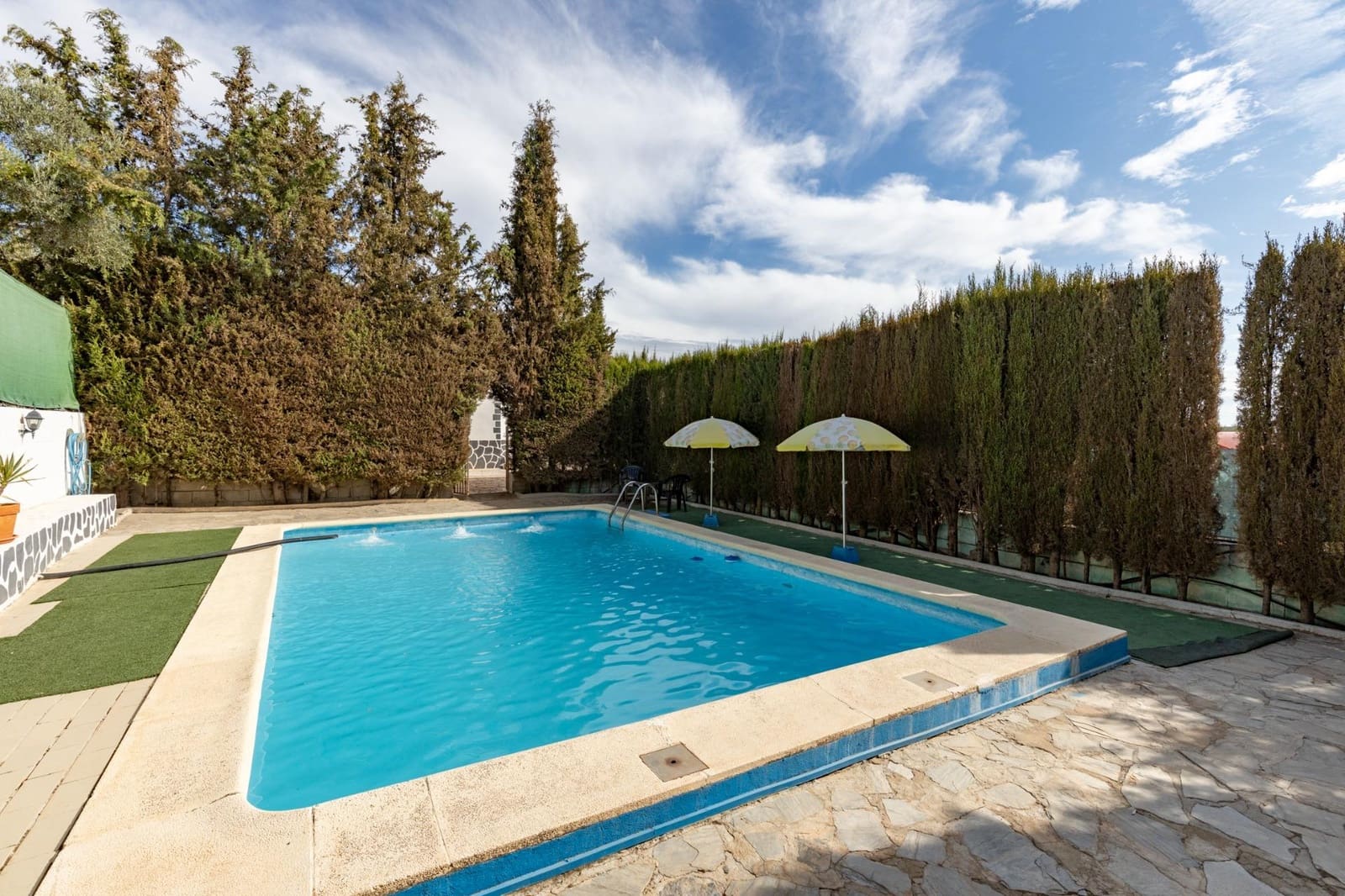 4 soveværelse Finca/Landehus til salg i Cogollos Vega med swimmingpool - € 199.000 (Ref: 9236792)