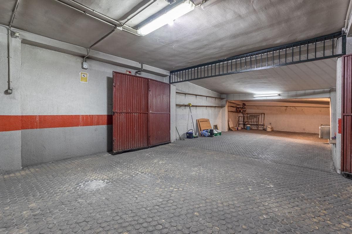 Garasje til salgs i Granada by - € 65 000 (Ref: 9236798)