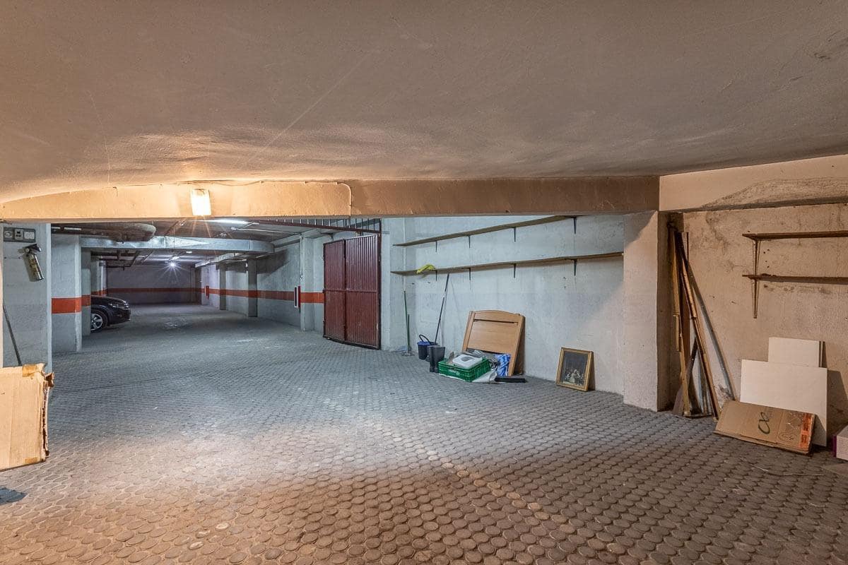 Garasje til salgs i Granada by - € 65 000 (Ref: 9236798)