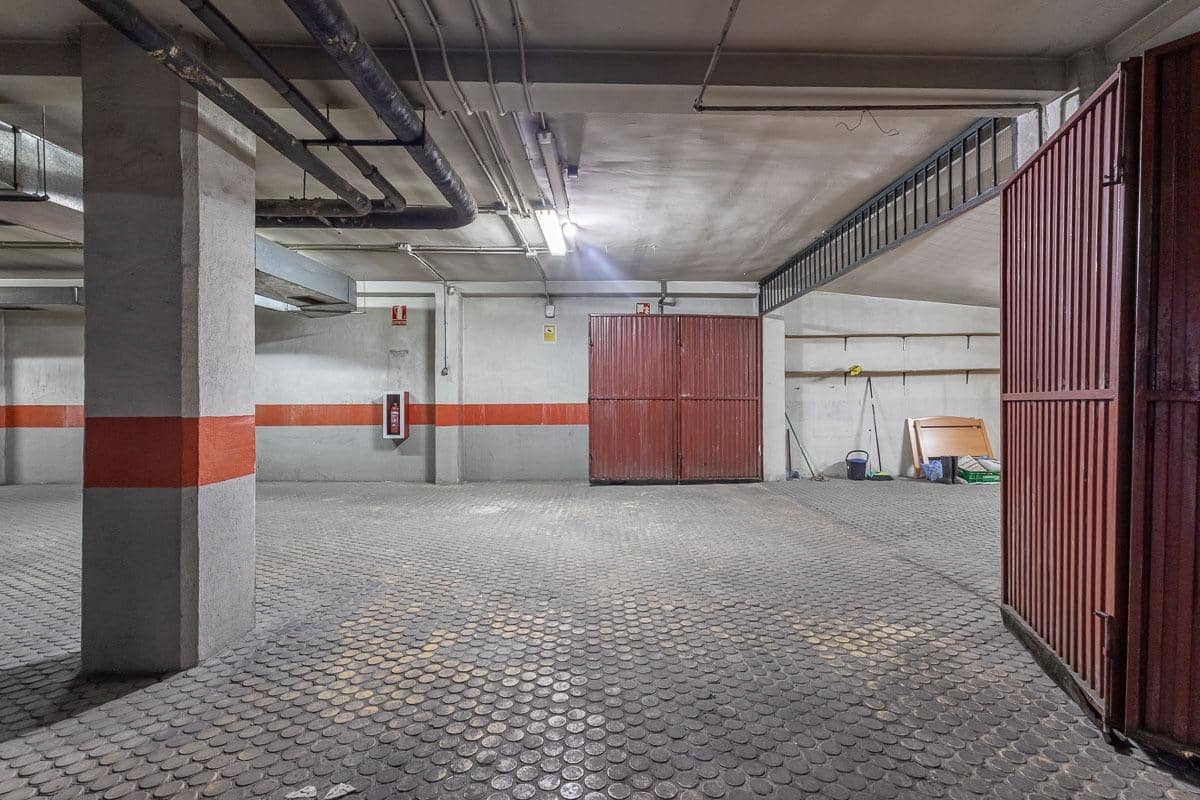 Garasje til salgs i Granada by - € 65 000 (Ref: 9236798)