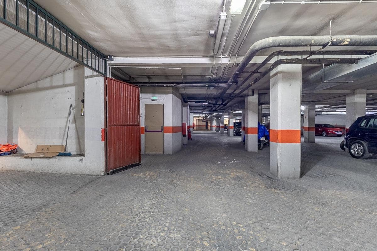 Garasje til salgs i Granada by - € 65 000 (Ref: 9236798)