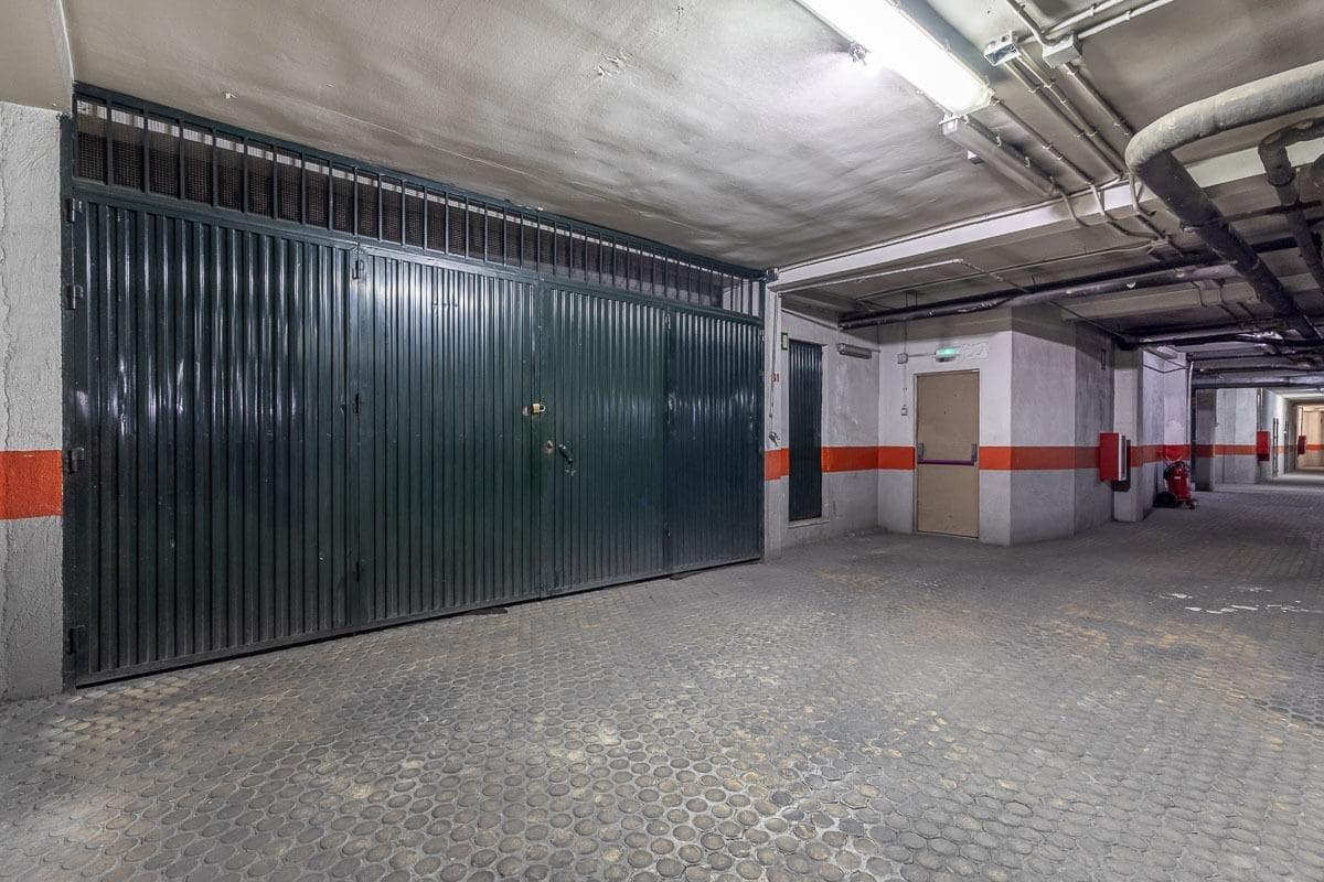 Garasje til salgs i Granada by - € 65 000 (Ref: 9236798)