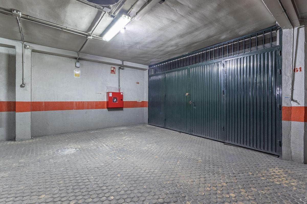 Garasje til salgs i Granada by - € 65 000 (Ref: 9236798)