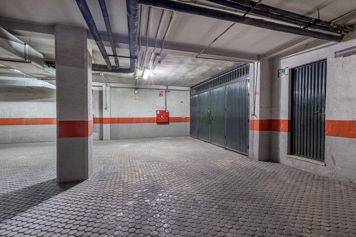 Garasje til salgs i Granada by - € 65 000 (Ref: 9236798)