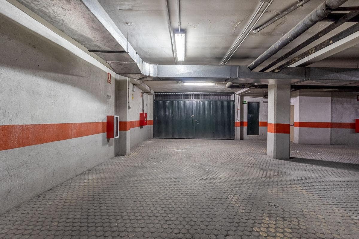 Garasje til salgs i Granada by - € 65 000 (Ref: 9236798)