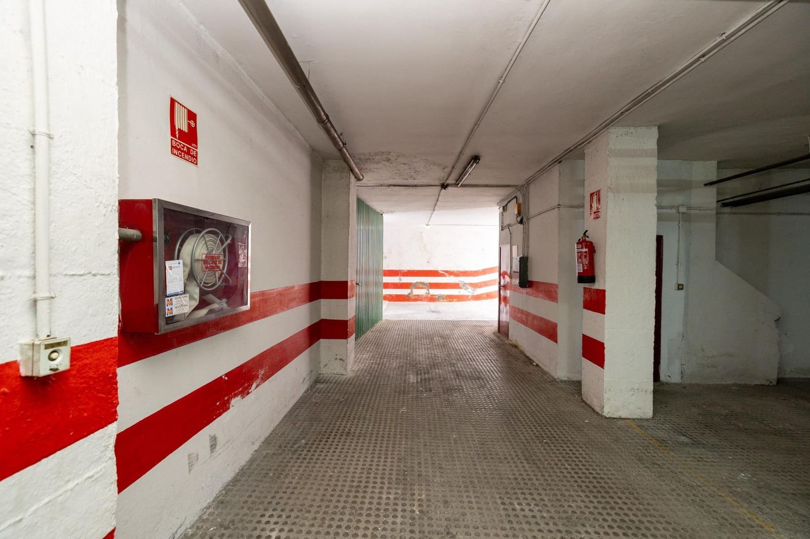 Garasje til salgs i Granada by - € 21 000 (Ref: 9240277)