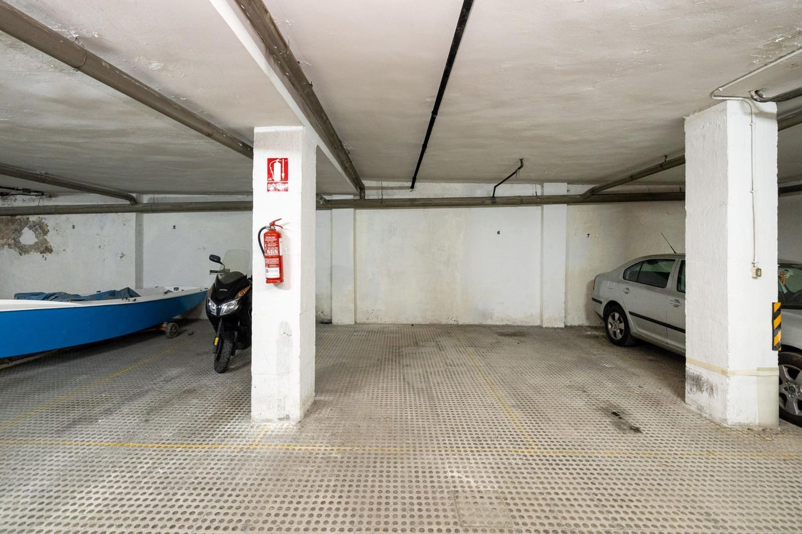 Garasje til salgs i Granada by - € 21 000 (Ref: 9240277)