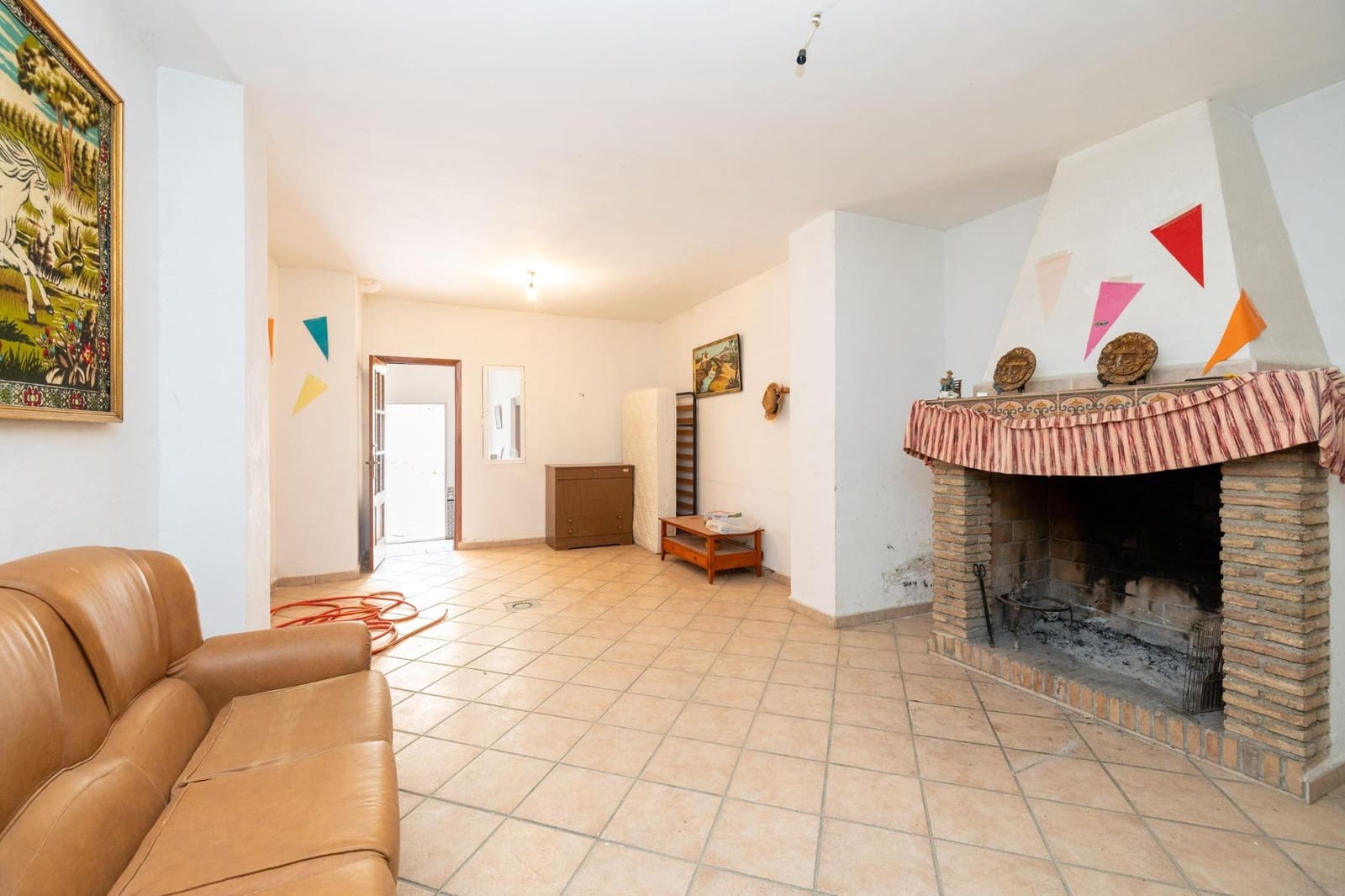 8 soveværelse Byhus til salg i La Malaha med garage - € 125.000 (Ref: 9240285)