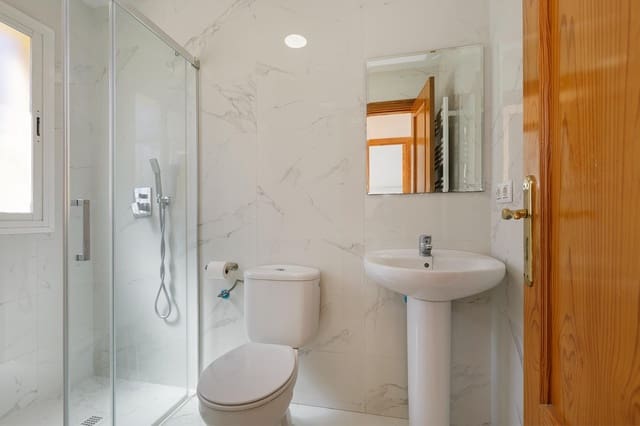 6 soveværelse Rækkehus til salg i Ogíjares med garage - € 289.000 (Ref: 9240287)