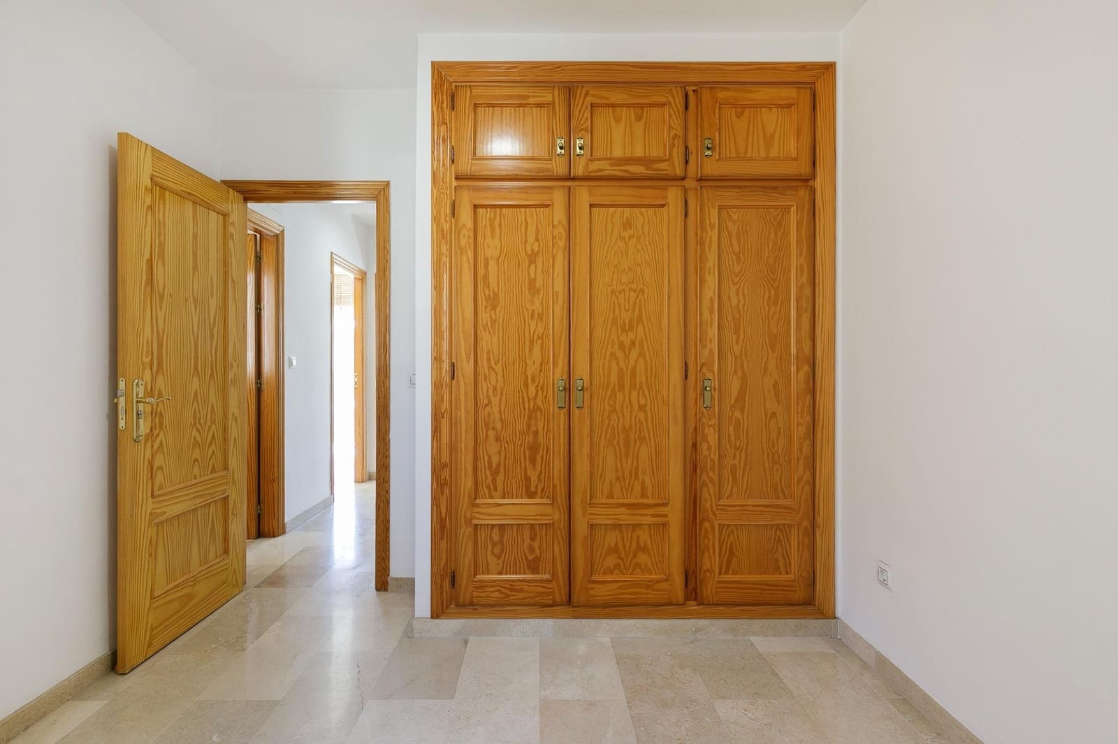 6 sypialnia Dom szeregowy na sprzedaż w Ogijares z garażem - 289 000 € (Ref: 9240287)