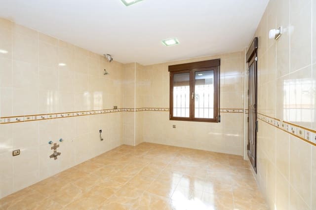 5 soverom Hus til salgs i Atarfe med garasje - € 325 000 (Ref: 9243268)