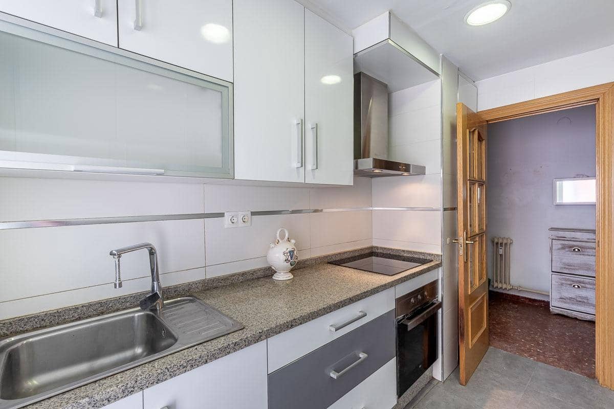 4 soveværelse Lejlighed til salg i Granada by med garage - € 329.000 (Ref: 9252298)