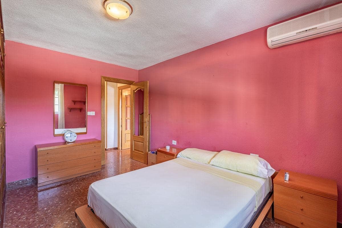 4 soveværelse Lejlighed til salg i Granada by med garage - € 329.000 (Ref: 9252298)