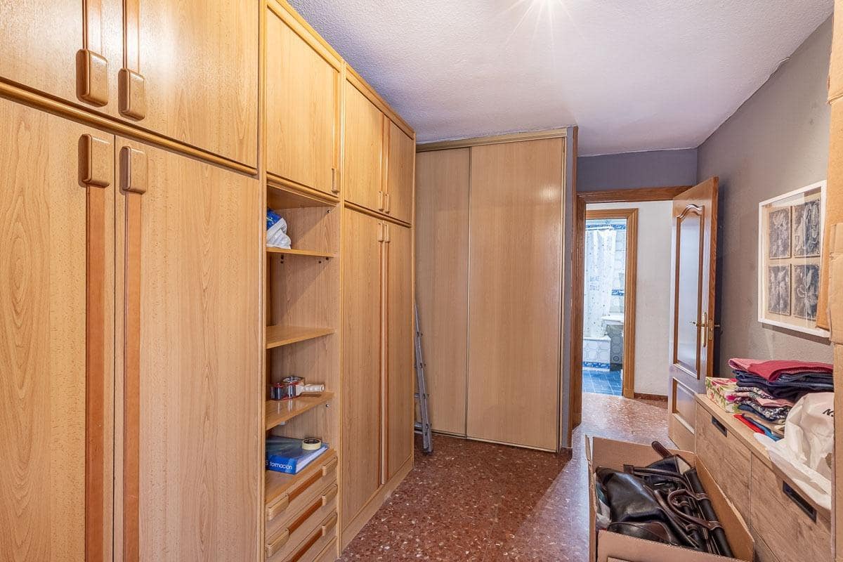 4 soveværelse Lejlighed til salg i Granada by med garage - € 329.000 (Ref: 9252298)