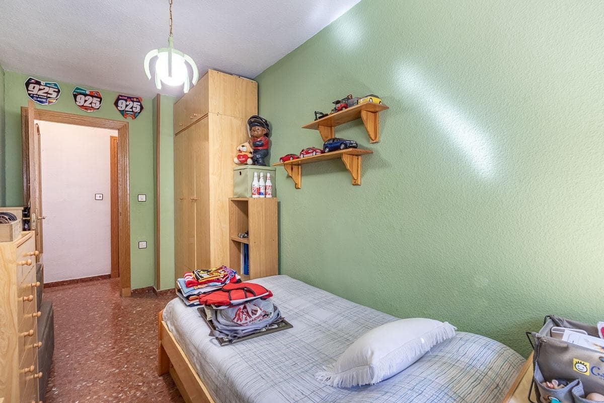 4 soveværelse Lejlighed til salg i Granada by med garage - € 329.000 (Ref: 9252298)