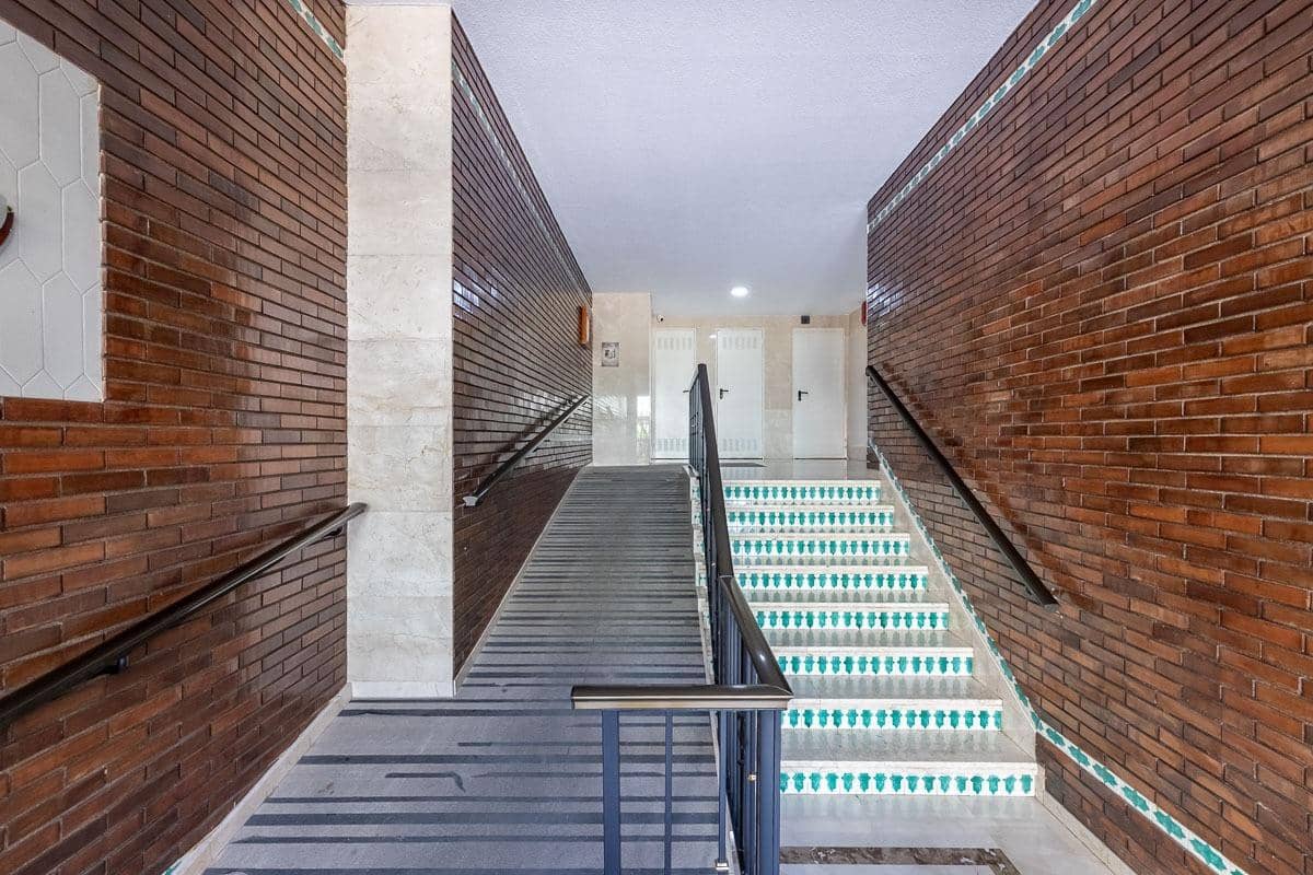 4 soveværelse Lejlighed til salg i Granada by med garage - € 329.000 (Ref: 9252298)