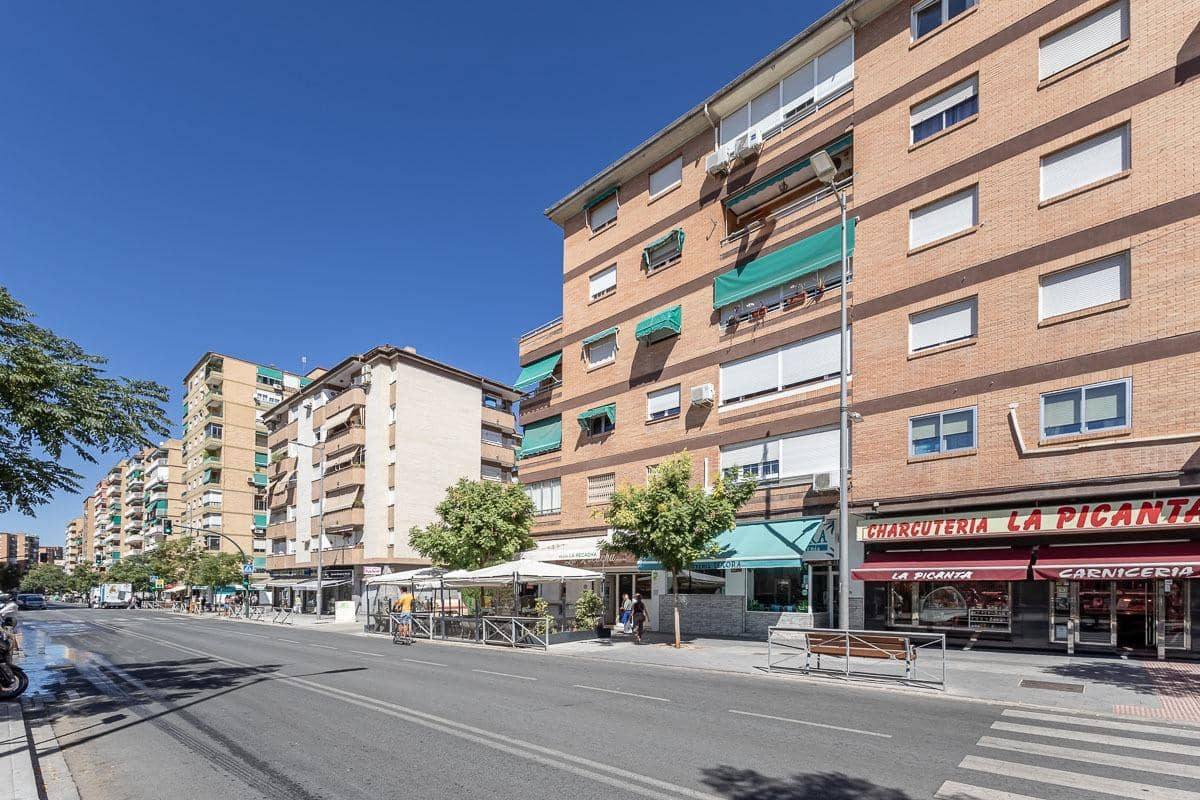 4 soveværelse Lejlighed til salg i Granada by med garage - € 329.000 (Ref: 9252298)